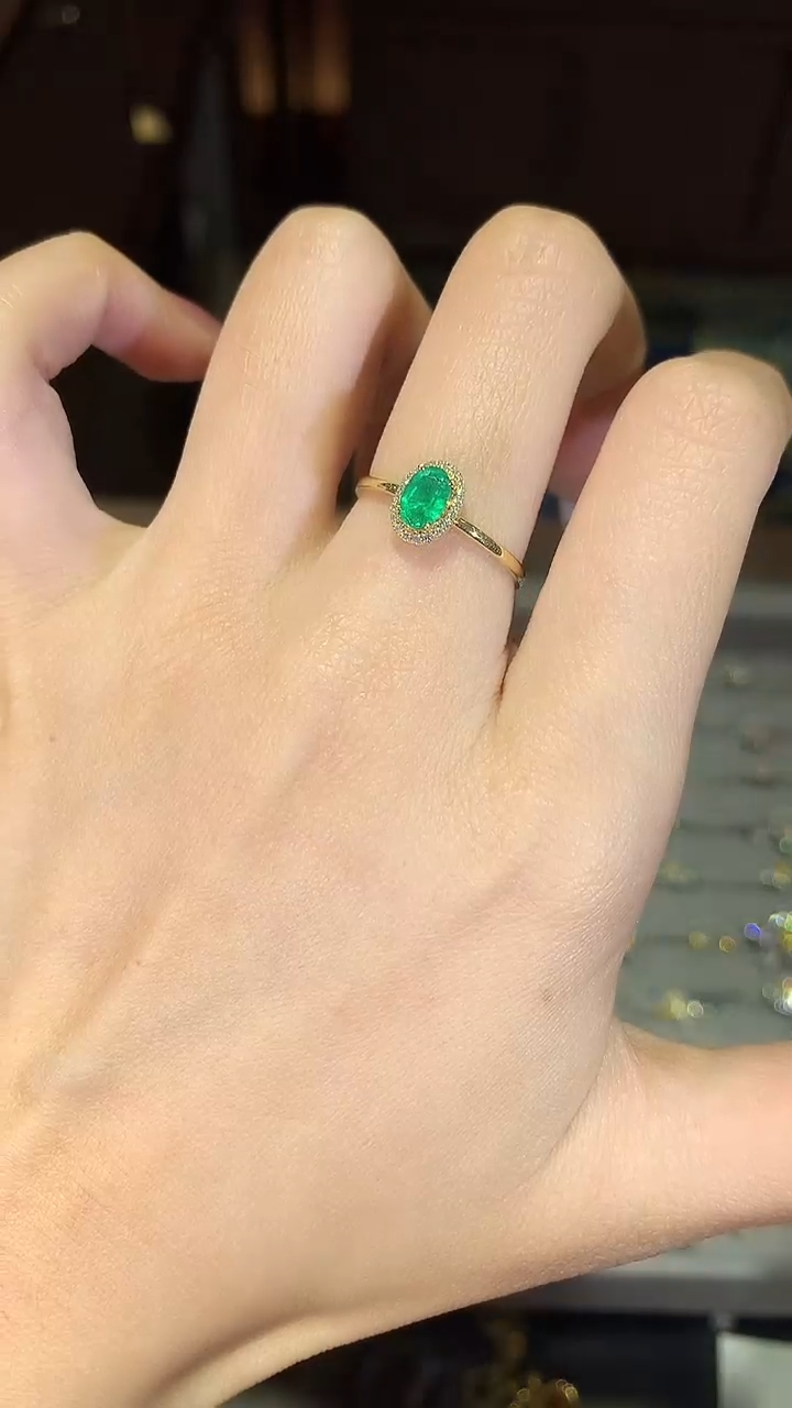 【闪购商品】祖母绿戒指18K金镶嵌祖母绿戒指