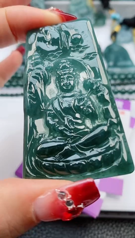 【闪购商品】翡翠颈饰未镶嵌            