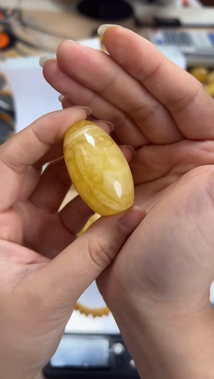 【闪购商品】琥珀裸石未镶嵌蜜蜡吊坠