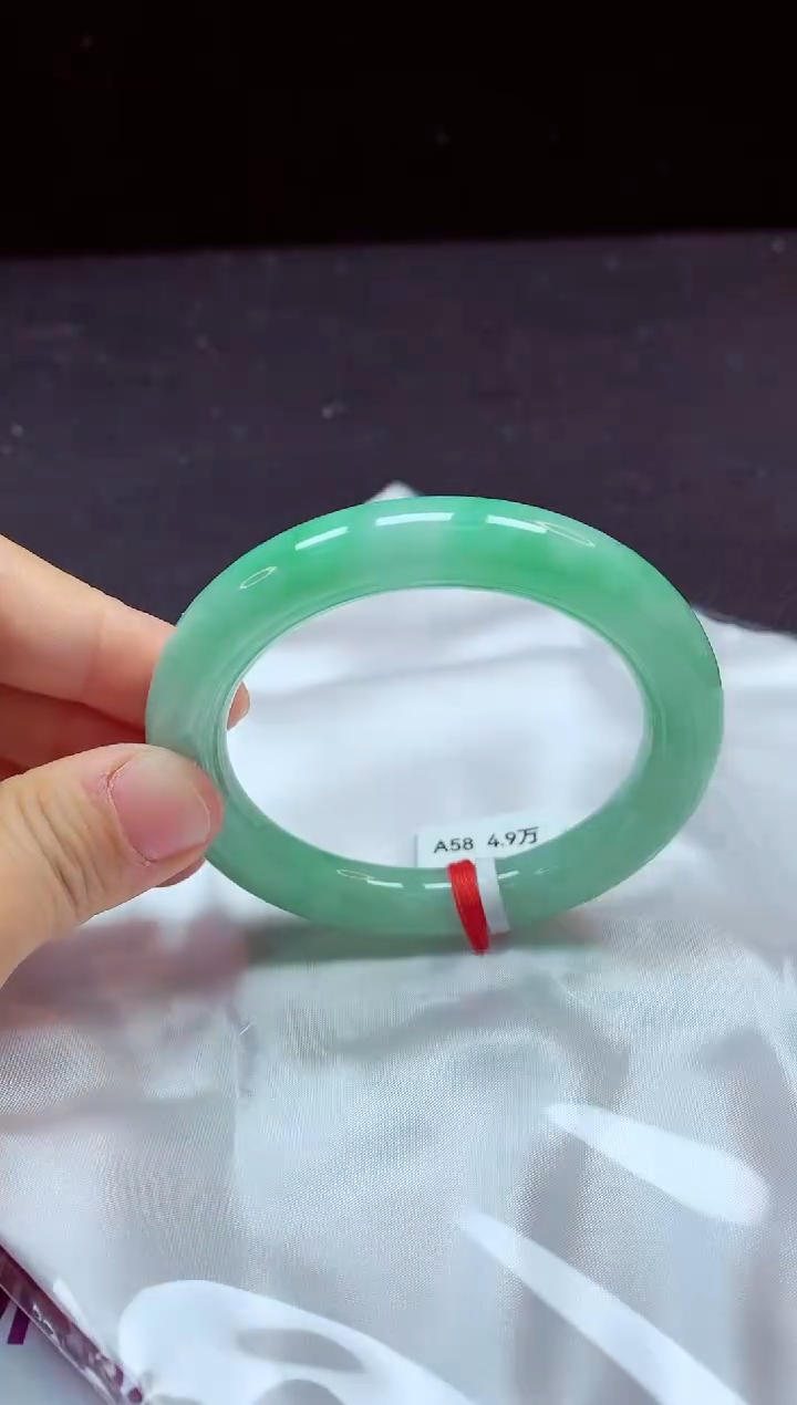【闪购商品】翡翠手镯未镶嵌镯子58+