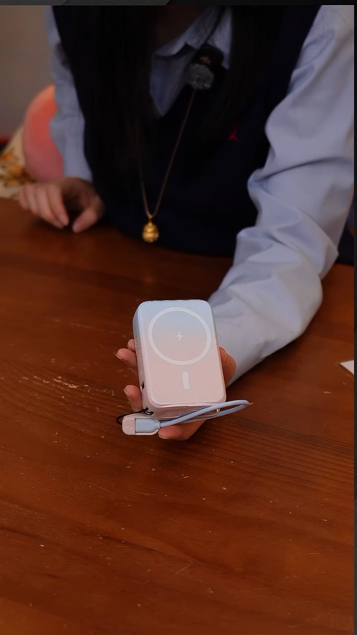 陶88-+Roiskin多功能充电宝