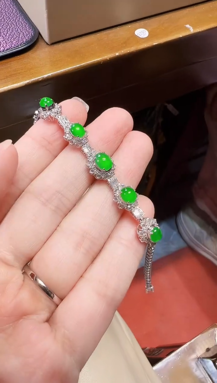 18K金镶嵌手链翡翠蛋面