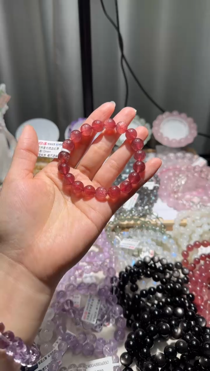 【闪购商品】石英质玉手链未镶嵌草莓晶10mm
