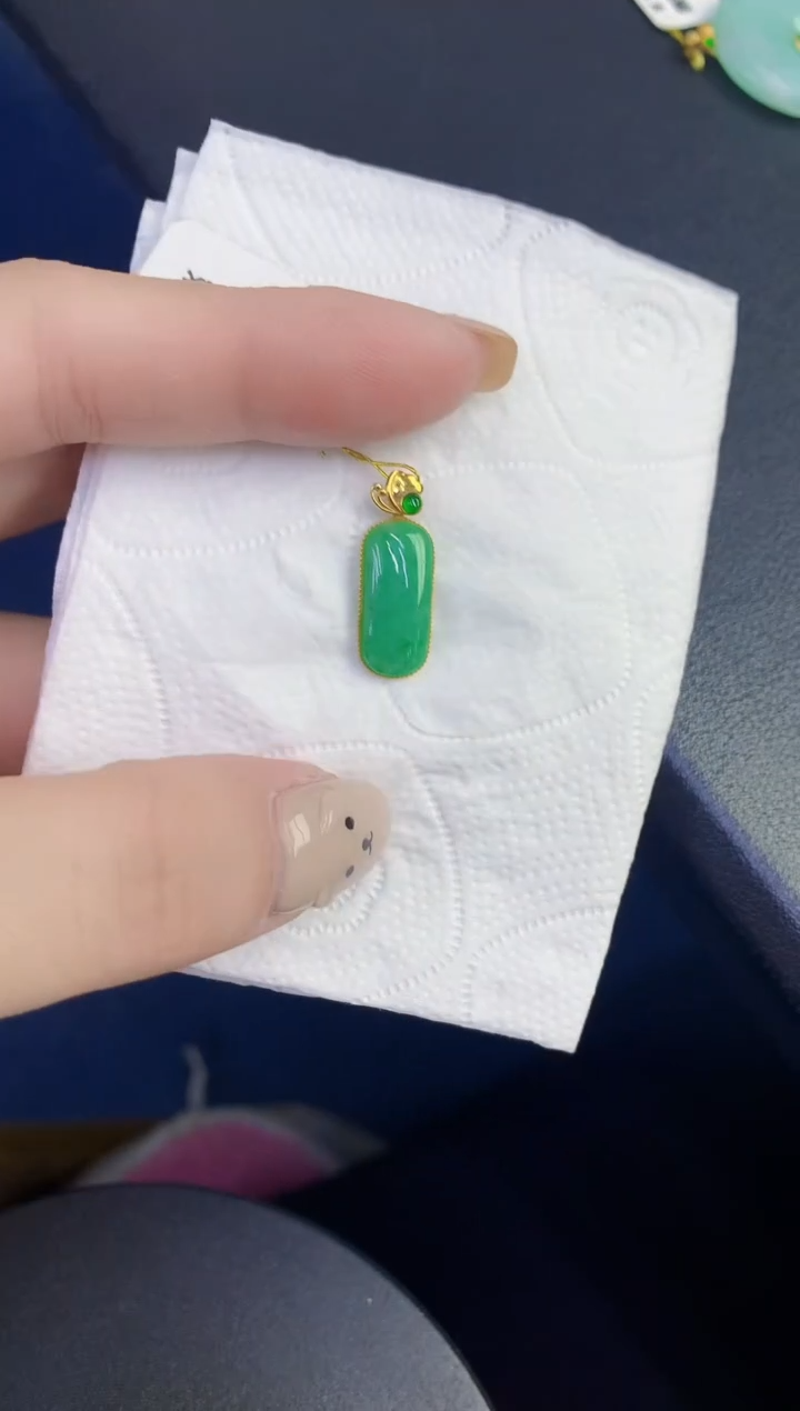 颈饰18K金镶嵌翡翠缅甸天然翡翠A货