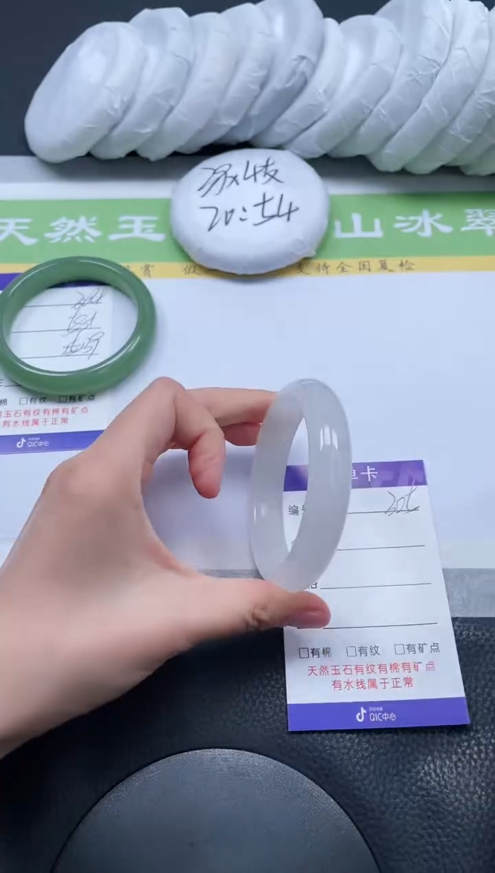 【闪购商品】石英质玉手镯未镶嵌A305-56+