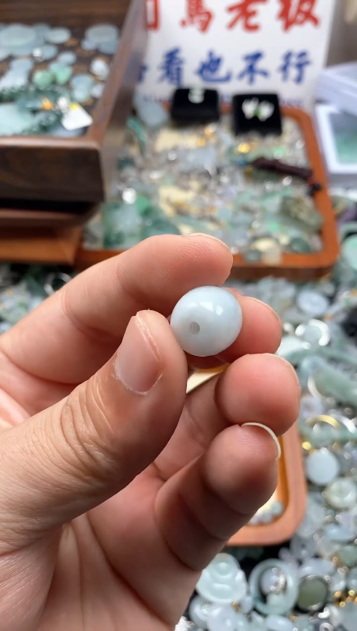 【闪购商品】翡翠颈饰未镶嵌哥哥