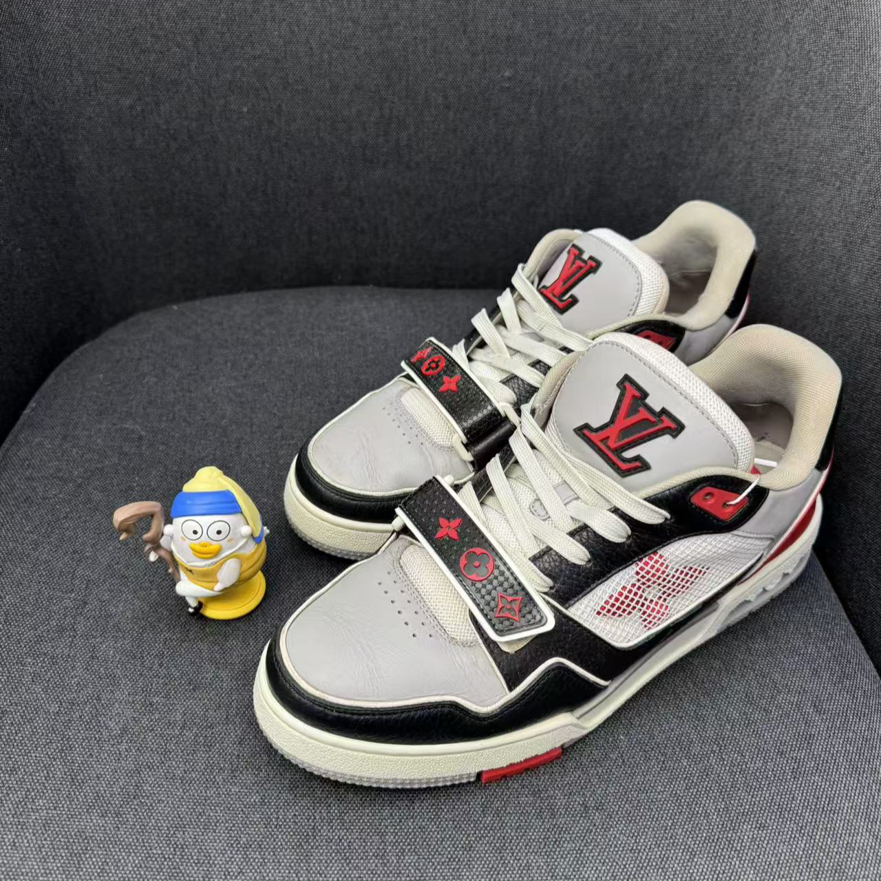 99新 LouisVuitton/路易威登 黑红魔术贴trainer板鞋