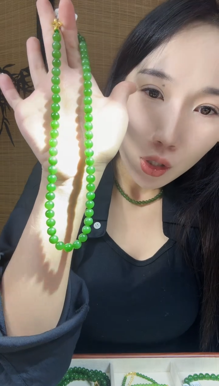 颈饰未镶嵌和田玉（碧玉）8冰阳绿无矿锁骨链