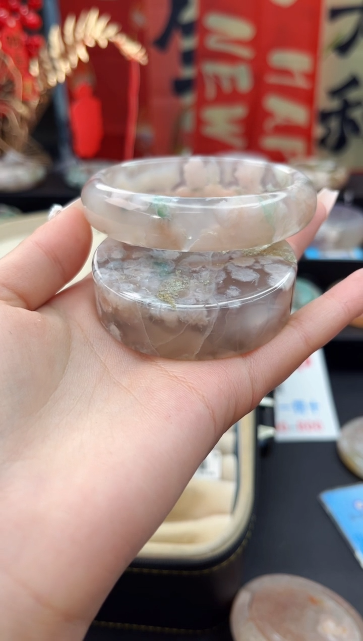 【闪购商品】石英质玉手镯未镶嵌赠送镯心（60圈口）