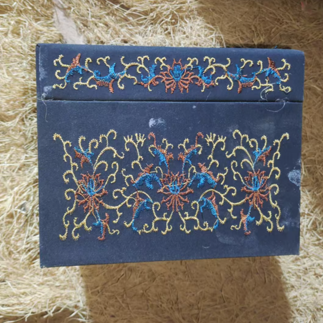 1个开封蓝色刺次修正方形小和子摆件链接