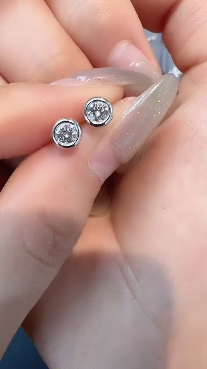 【闪购商品】钻石/18K金镶嵌泡泡30分耳钉