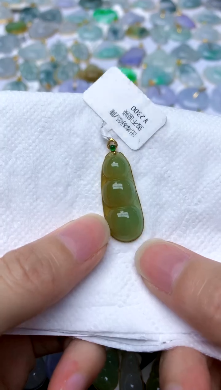 翡翠18K金镶嵌颈饰天然A货翡翠