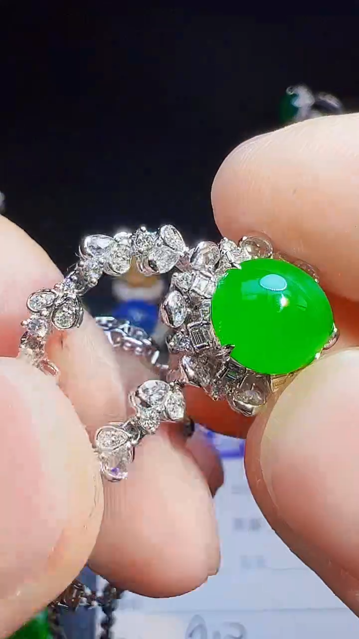 颈饰18K金镶嵌翡翠恒*翡翠