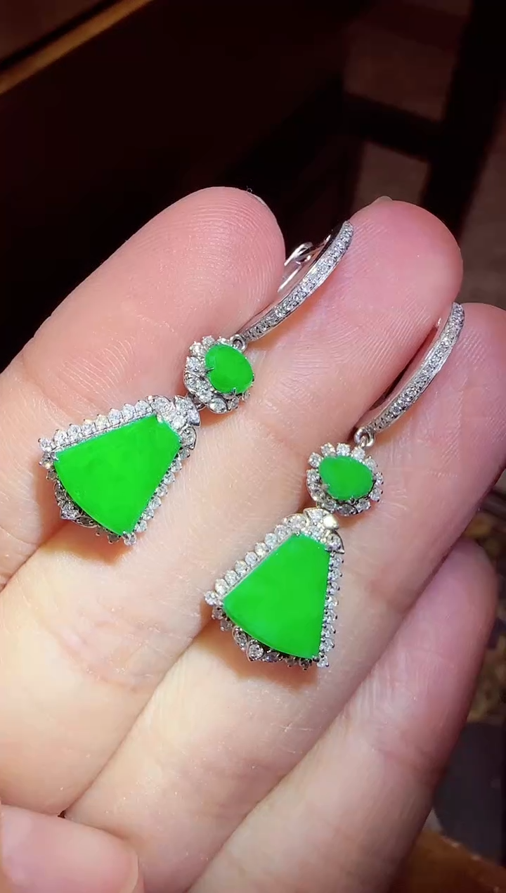 【闪购商品】翡翠耳坠18K金镶嵌无事牌