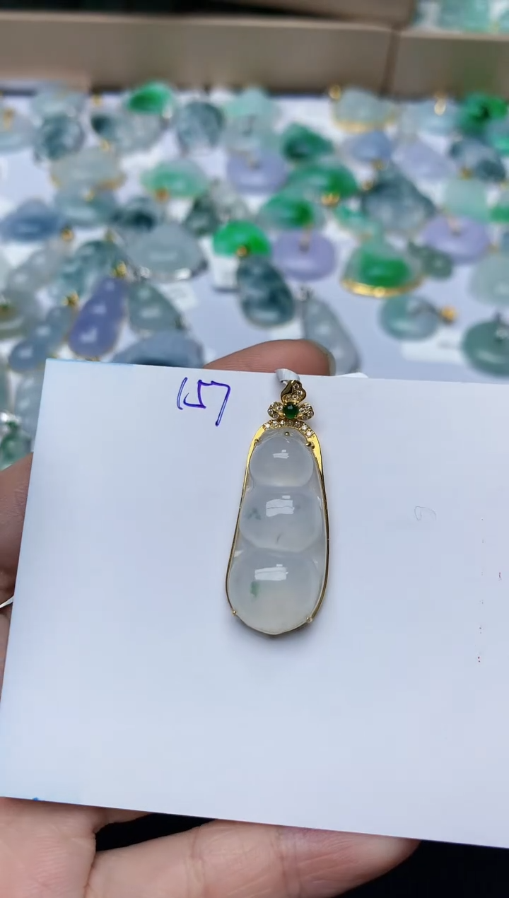 【闪购商品】翡翠颈饰18K金镶嵌天然翡翠A货  