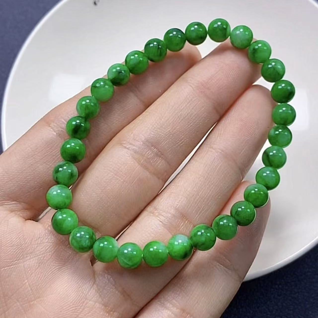 天然翡翠A货 辣绿色气质素圈渐变老型单圈玉手串珠珠