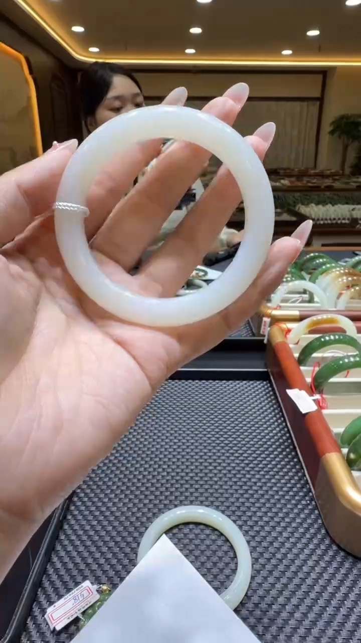 颈饰未镶嵌和田玉手镯58