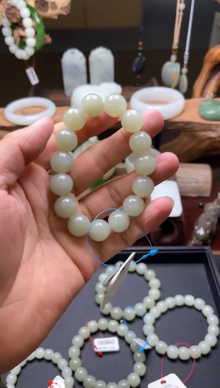 【闪购商品】和田玉手串未镶嵌卡14且末青白圆珠特价30568