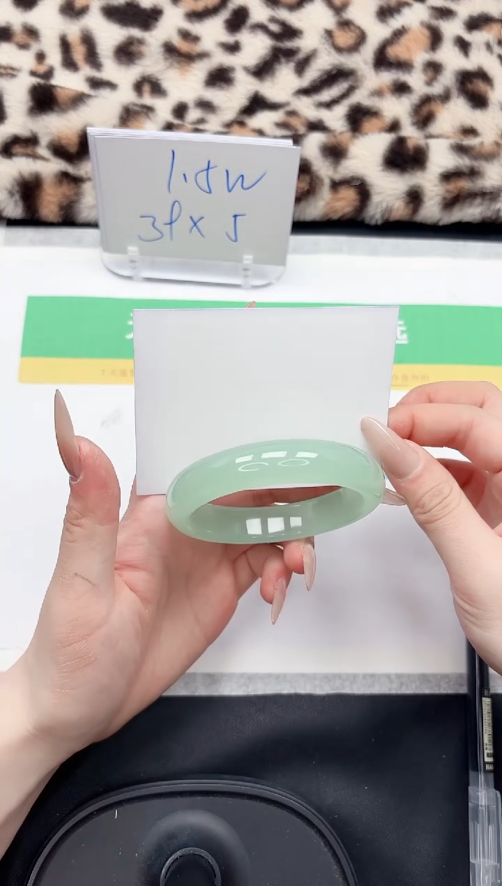 【闪购商品】石英质玉手镯未镶嵌156-55