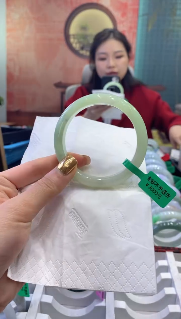 【闪购商品】翡翠手镯未镶嵌多人18380