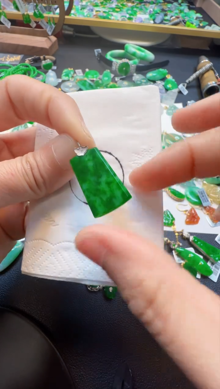 【闪购商品】翡翠吊坠(不含链)18K金镶嵌980