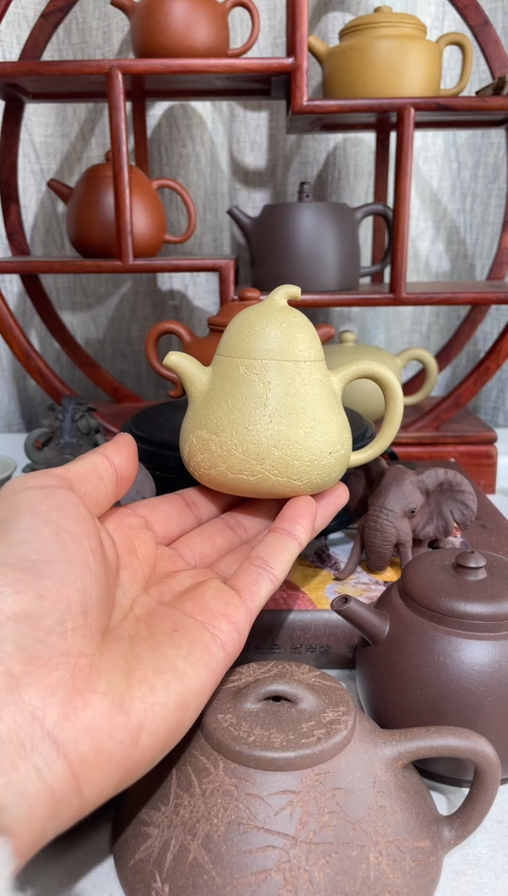 【闪购商品】紫砂茶壶宝山墨绿诗文梨形125cc