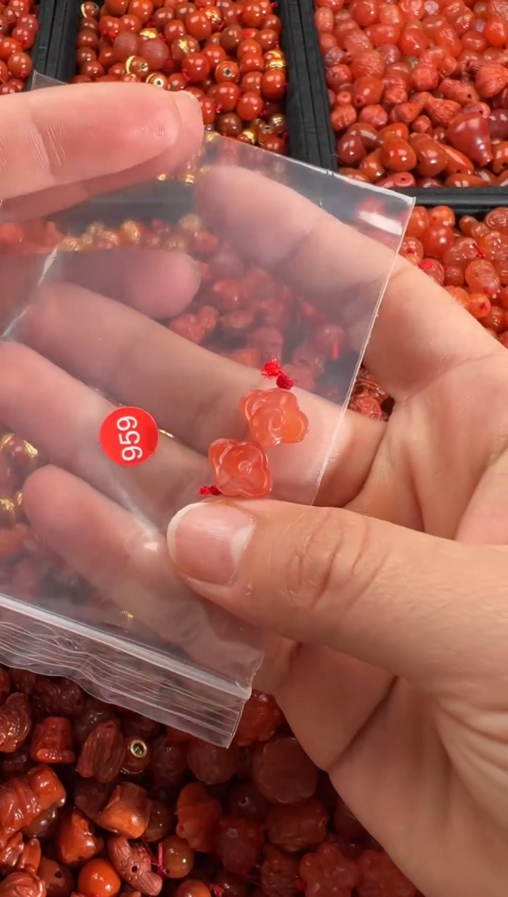 【闪购商品】南红玛瑙颈饰未镶嵌1