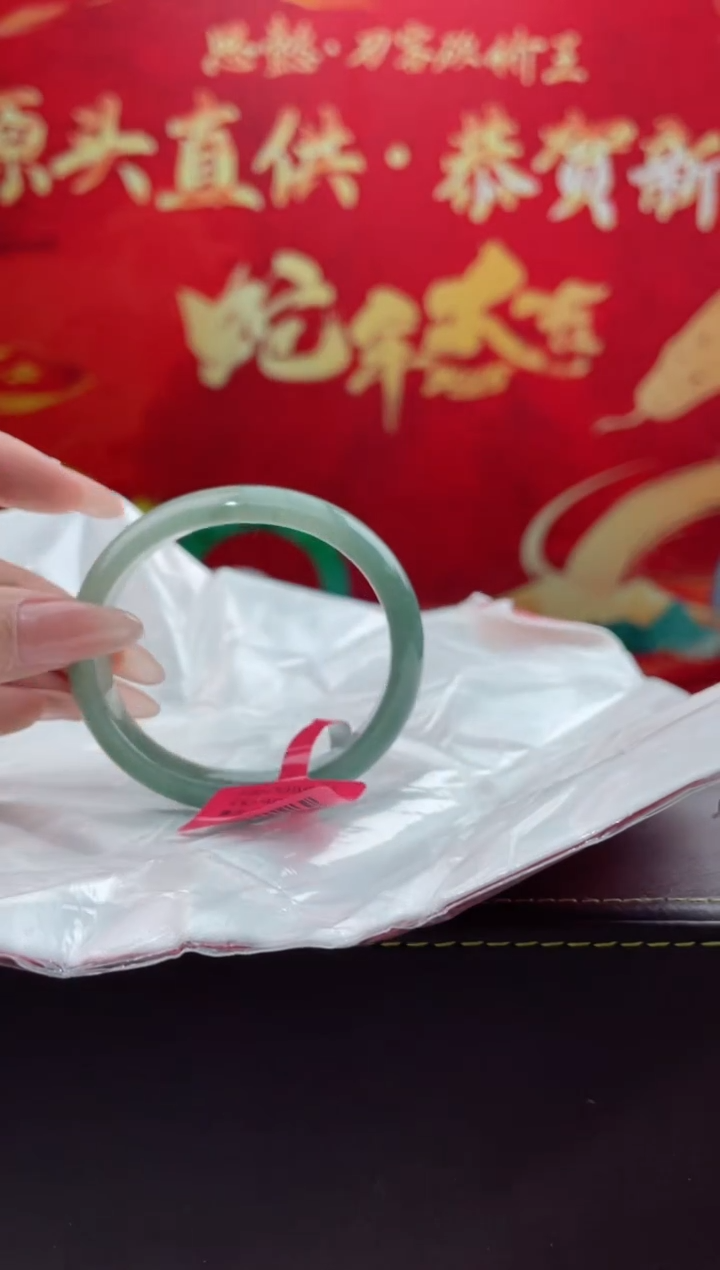 【闪购商品】翡翠手镯未镶嵌6翡翠手镯（微瑕）