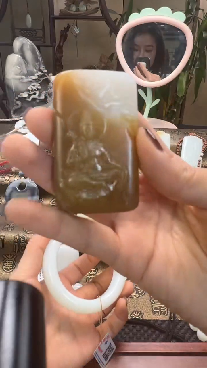 颈饰未镶嵌和田玉（糖玉）观音糖牌