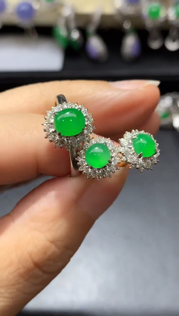 18K金镶嵌戒指翡翠628-中国好珍宝打包