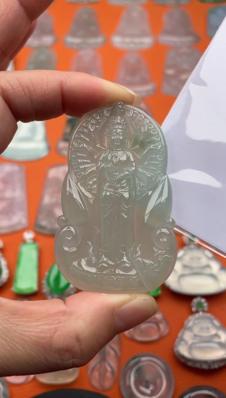 【闪购商品】翡翠颈饰未镶嵌千手观音61.3/38/5.9