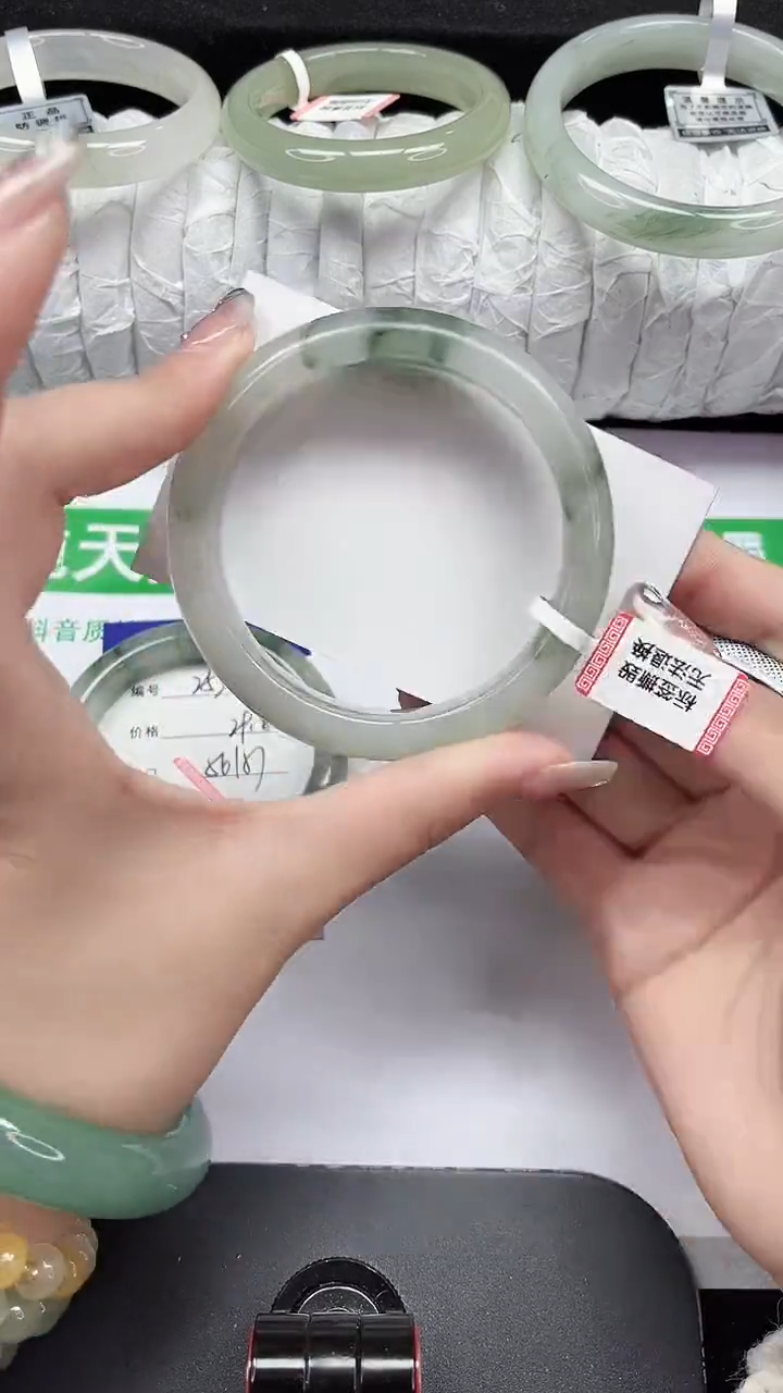 未镶嵌手镯石英质玉254-57/58