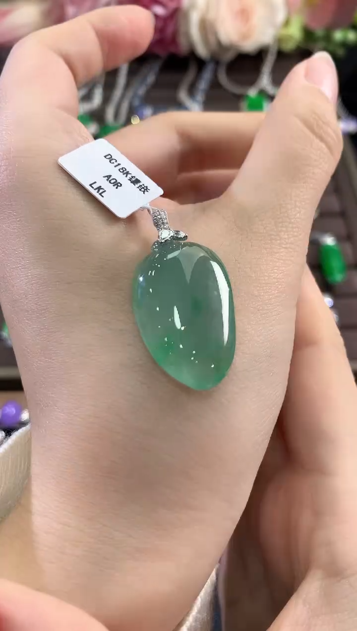 吊坠(不含链)18K金镶嵌翡翠d48     