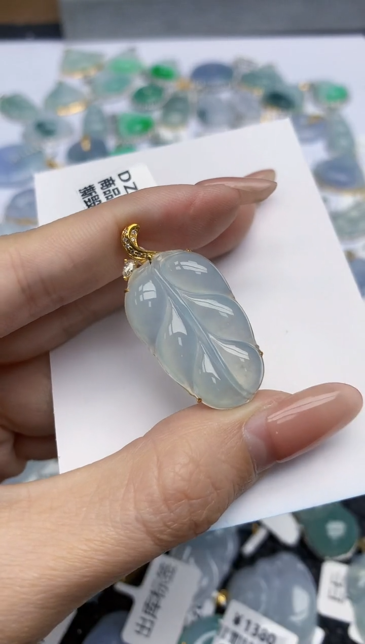 【闪购商品】翡翠挂件18K金镶嵌天然翡翠A货
