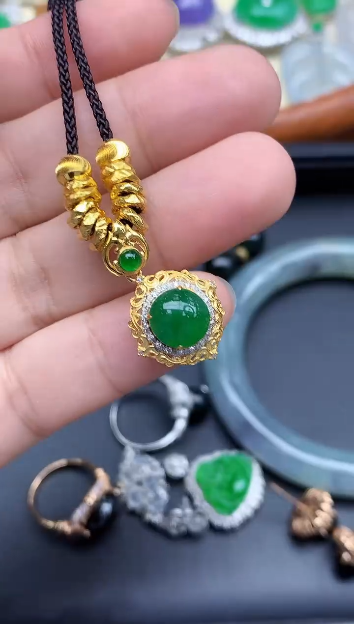 颈饰18K金镶嵌翡翠497-中国好珍宝