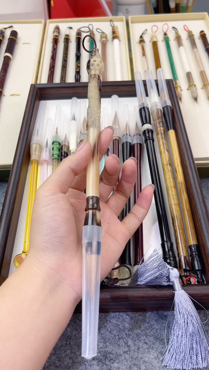 雕龙牛角狼毫   1只