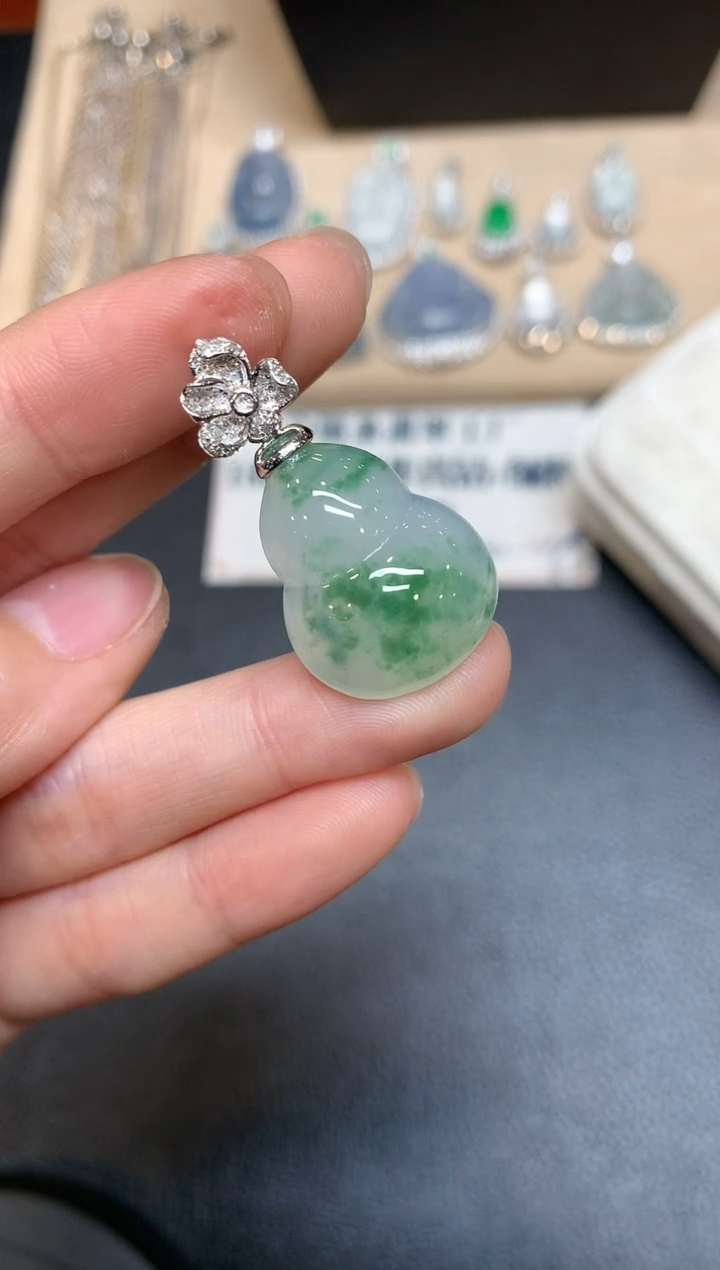 【闪购商品】翡翠吊坠(不含链)18K金镶嵌葫芦【无服务费