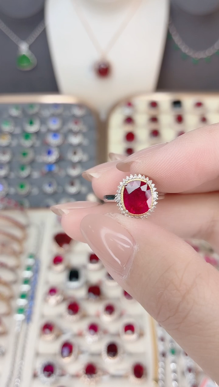 18K金镶嵌戒指红色碧玺-2.75ct卢比莱红色