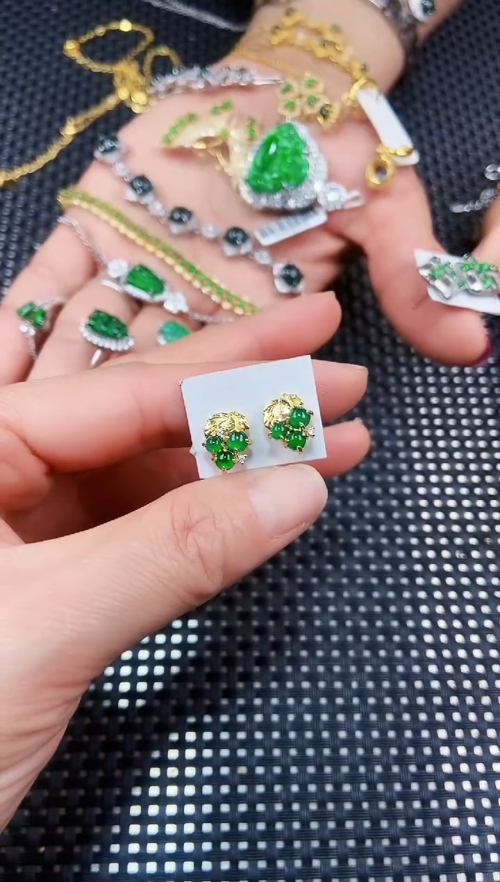 【闪购商品】翡翠耳饰未镶嵌111111111