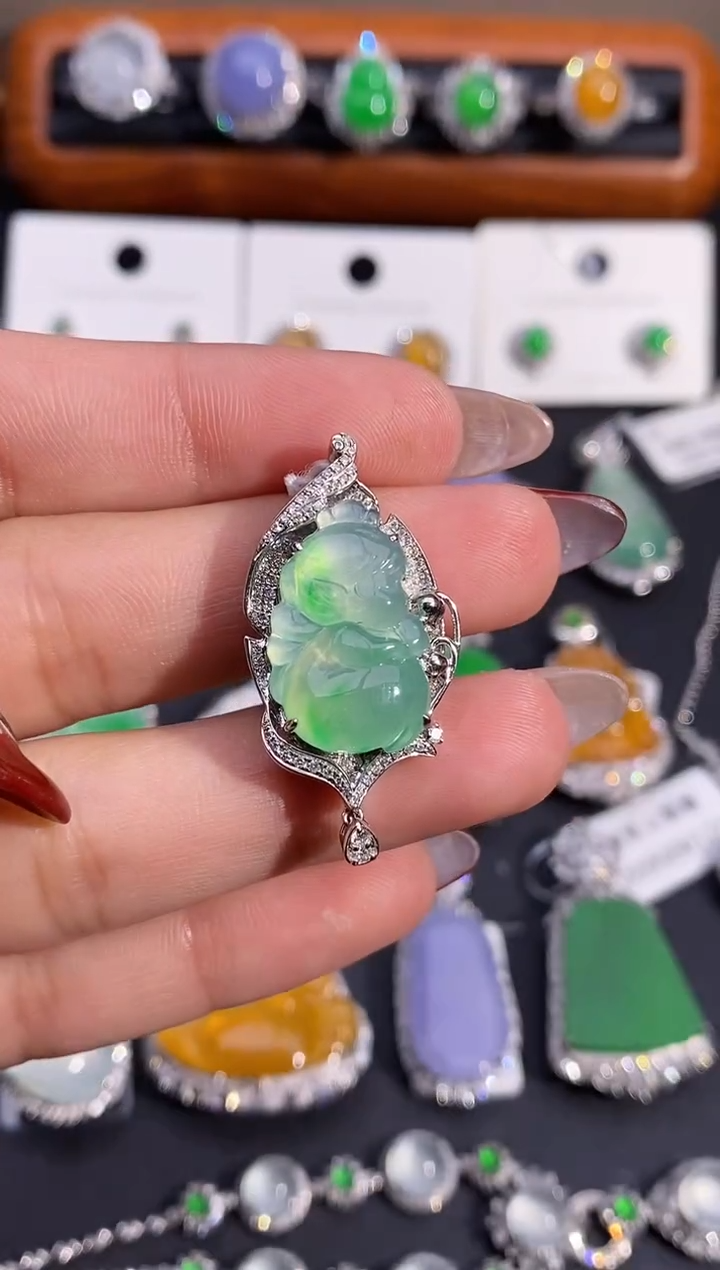 【闪购商品】翡翠颈饰18K金镶嵌吊坠