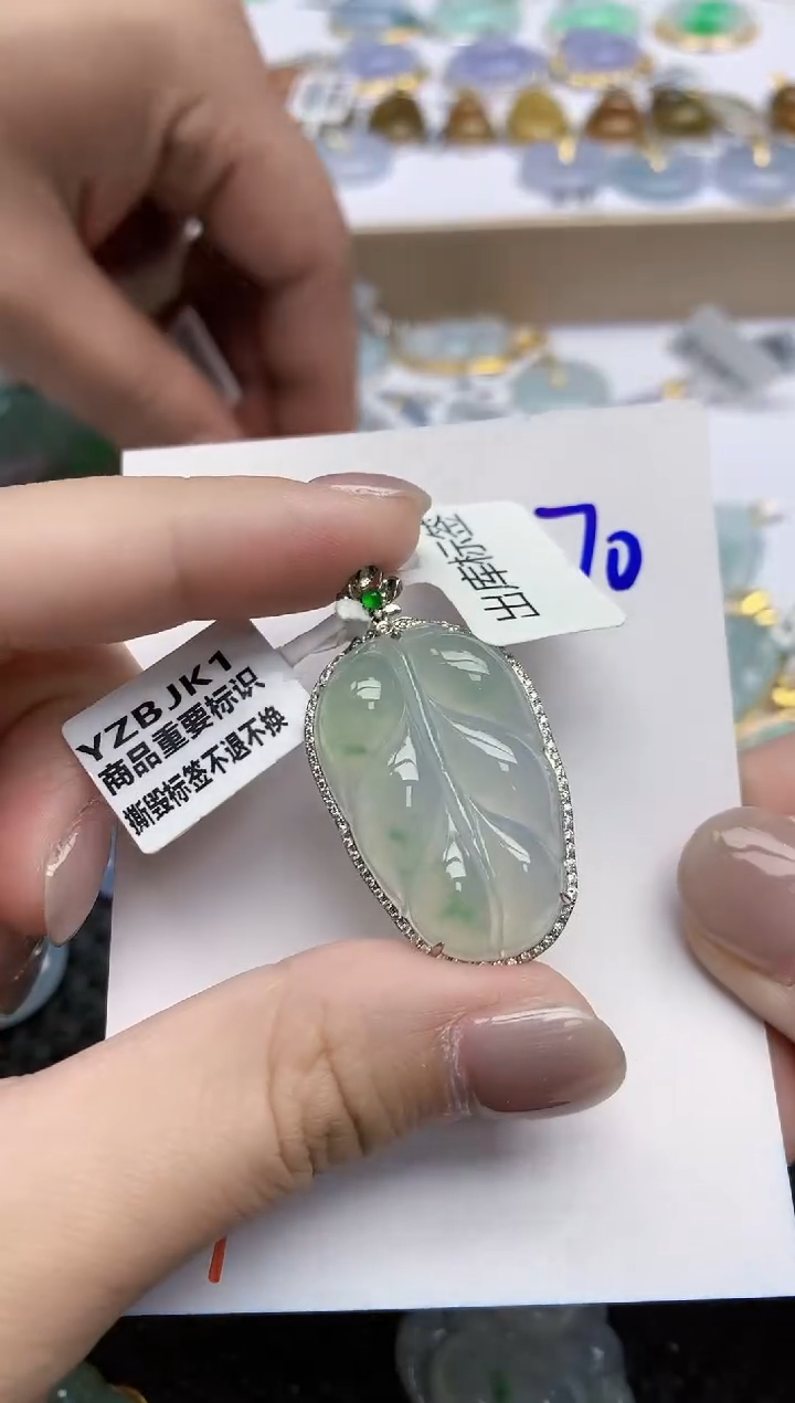 【闪购商品】翡翠颈饰18K金镶嵌天然翡翠A货