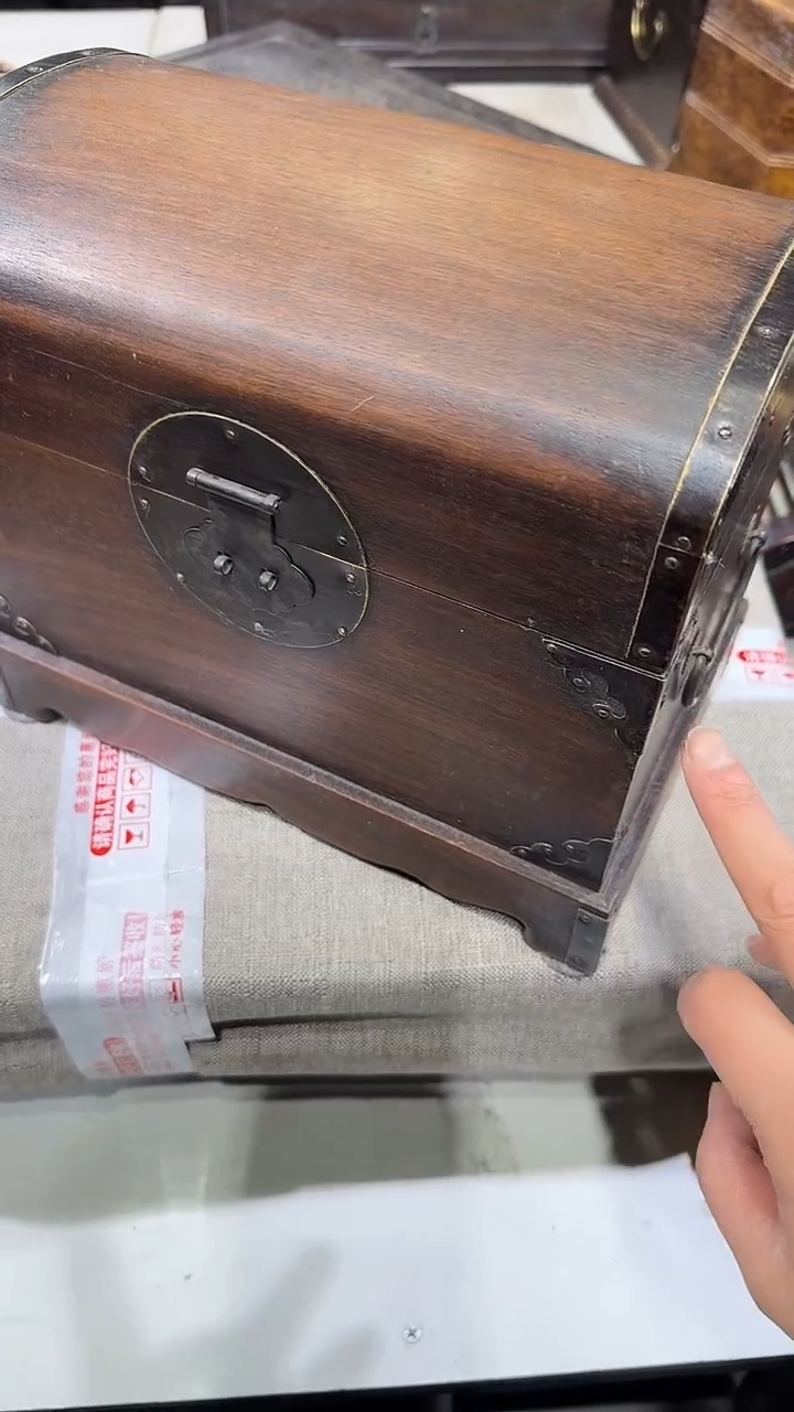 木国***：海黄圆盖元宝箱