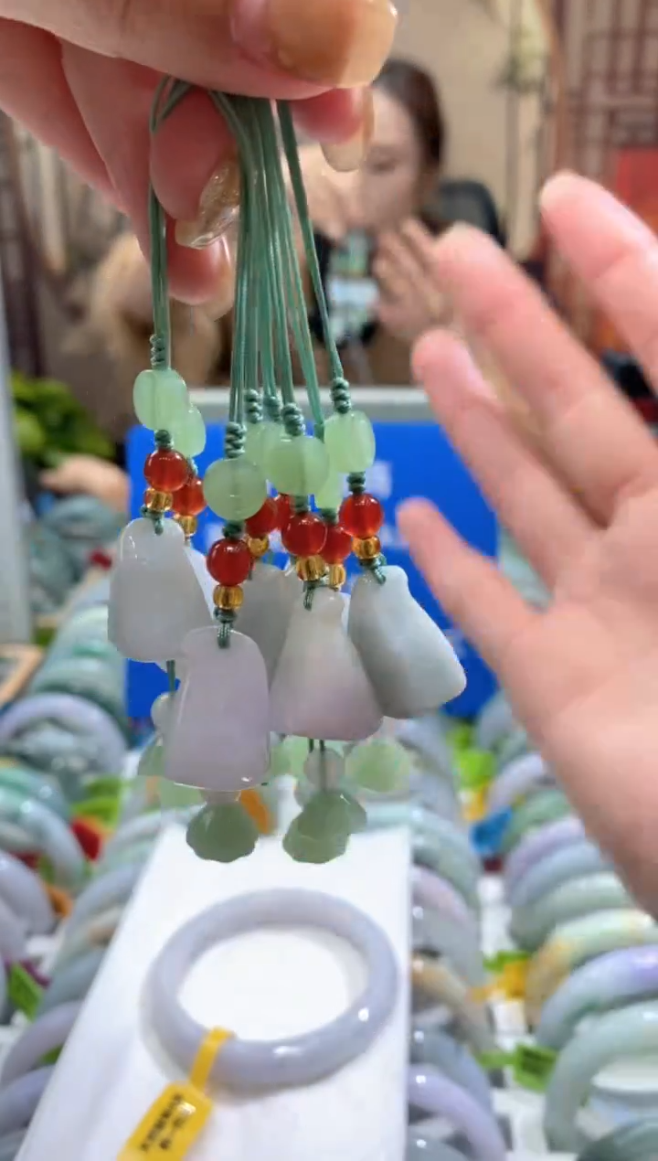 颈饰未镶嵌翡翠000083914