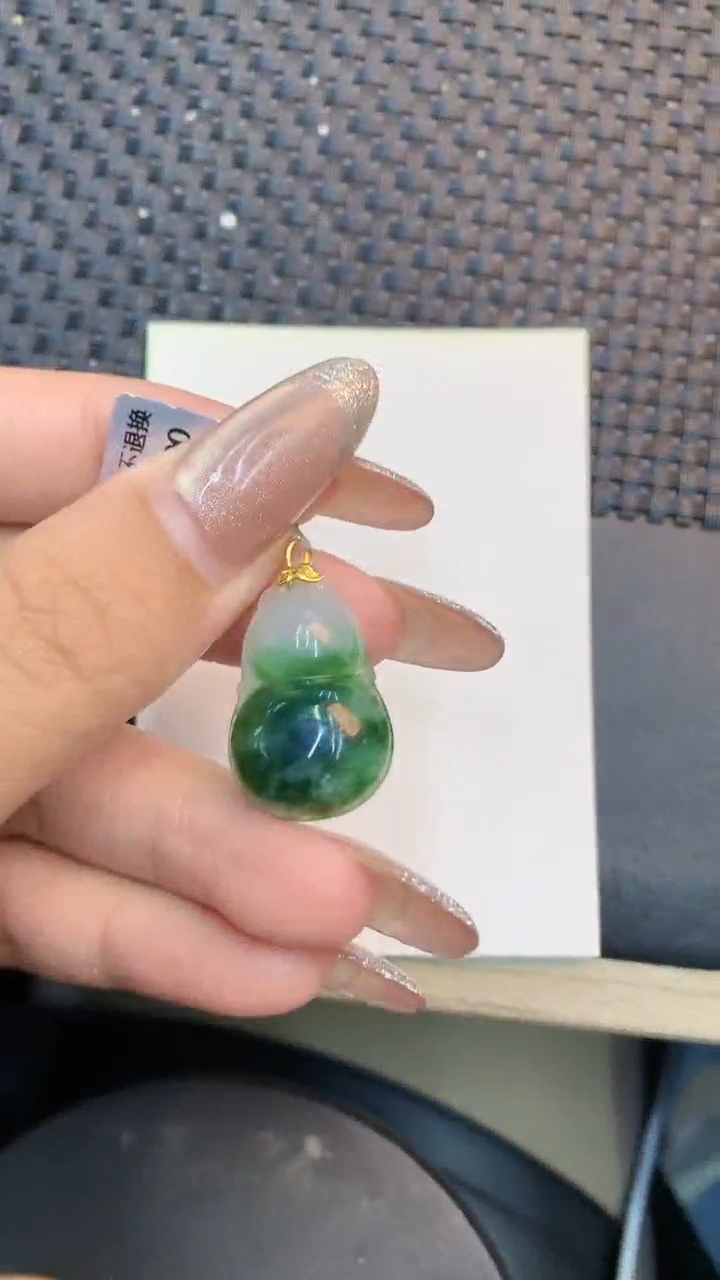 颈饰18K金镶嵌翡翠1