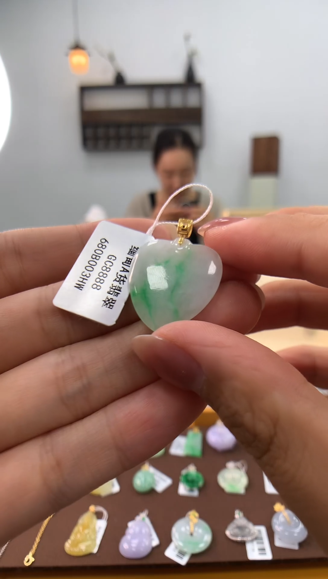 颈饰18K金镶嵌翡翠桃心