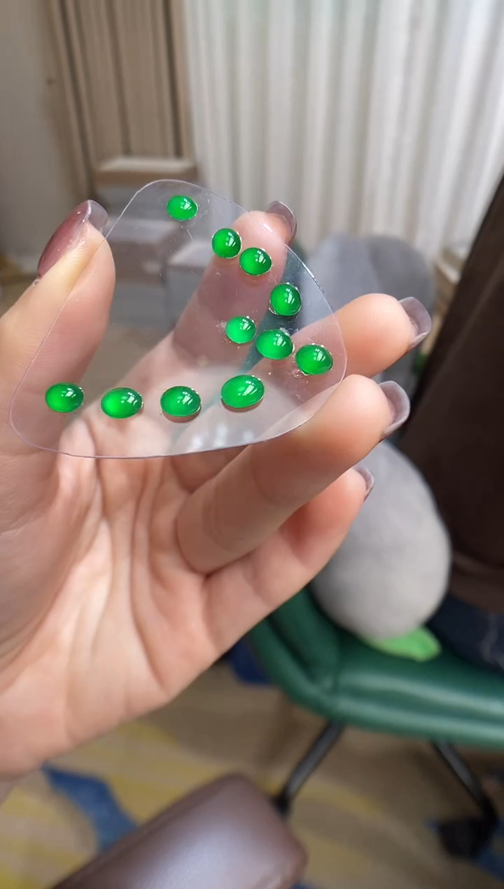 【闪购商品】翡翠颈饰未镶嵌蛋面