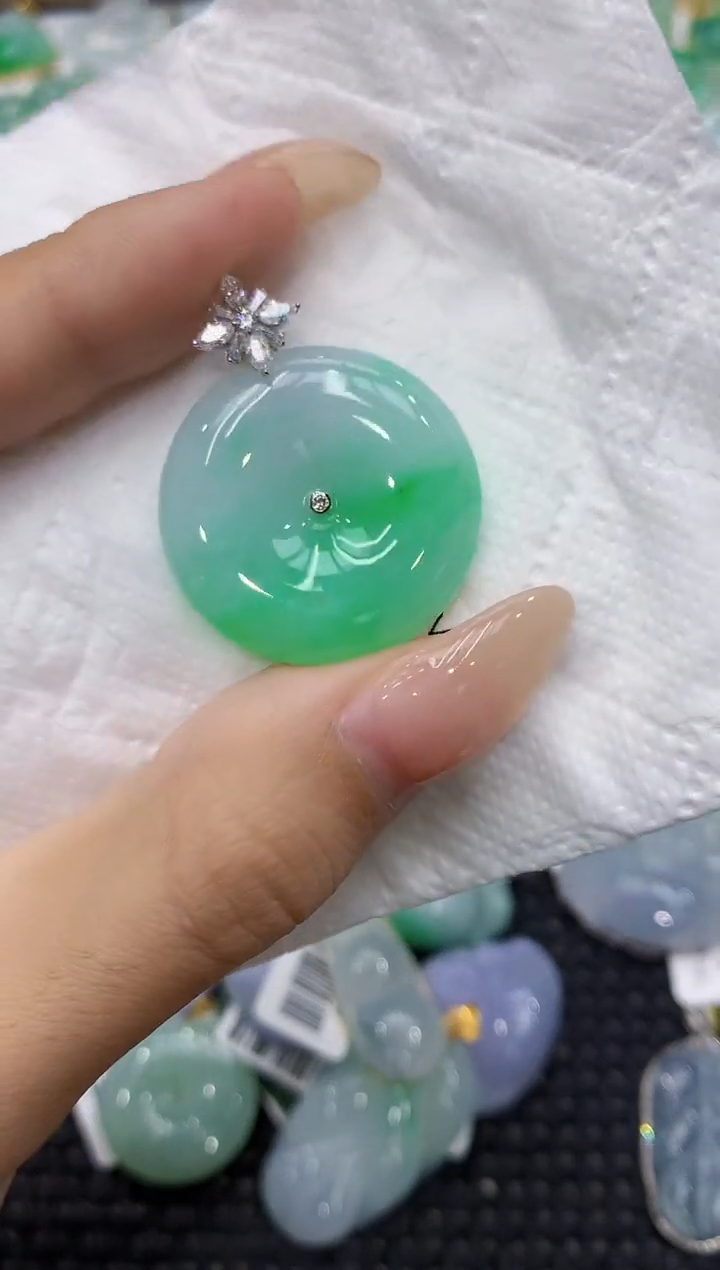 颈饰18K金镶嵌翡翠111111111111