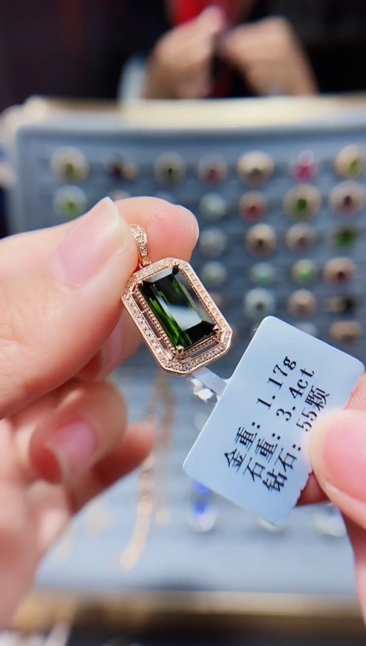 18K金镶嵌颈饰碧玺3.4ct