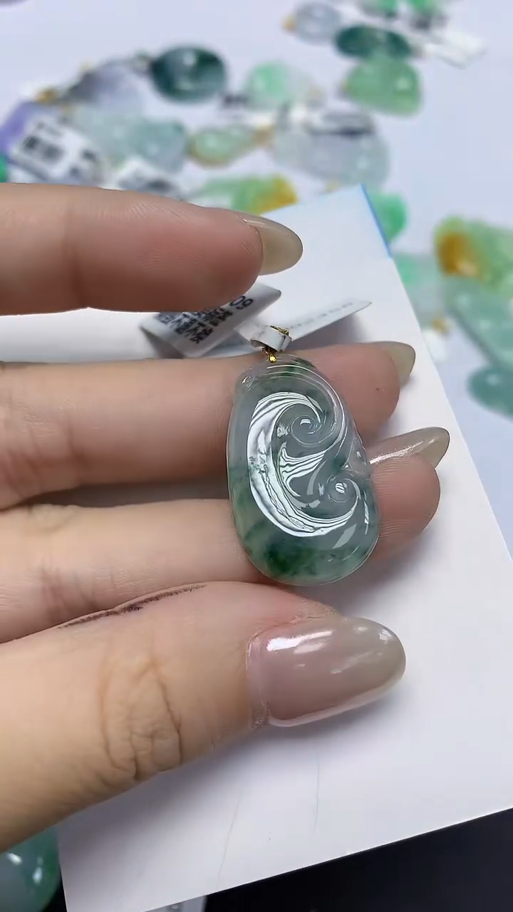 翡翠18K金镶嵌颈饰天然缅甸翡翠A货