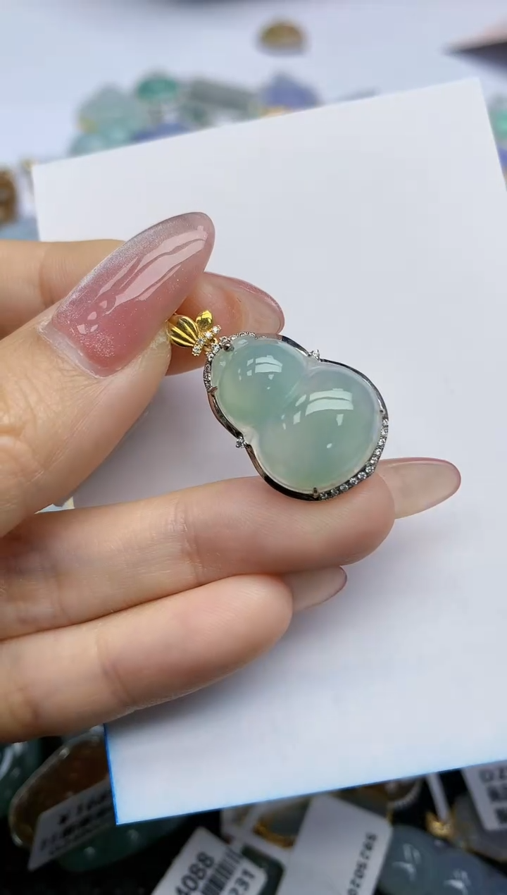 【闪购商品】翡翠挂件18K金镶嵌天然翡翠A货